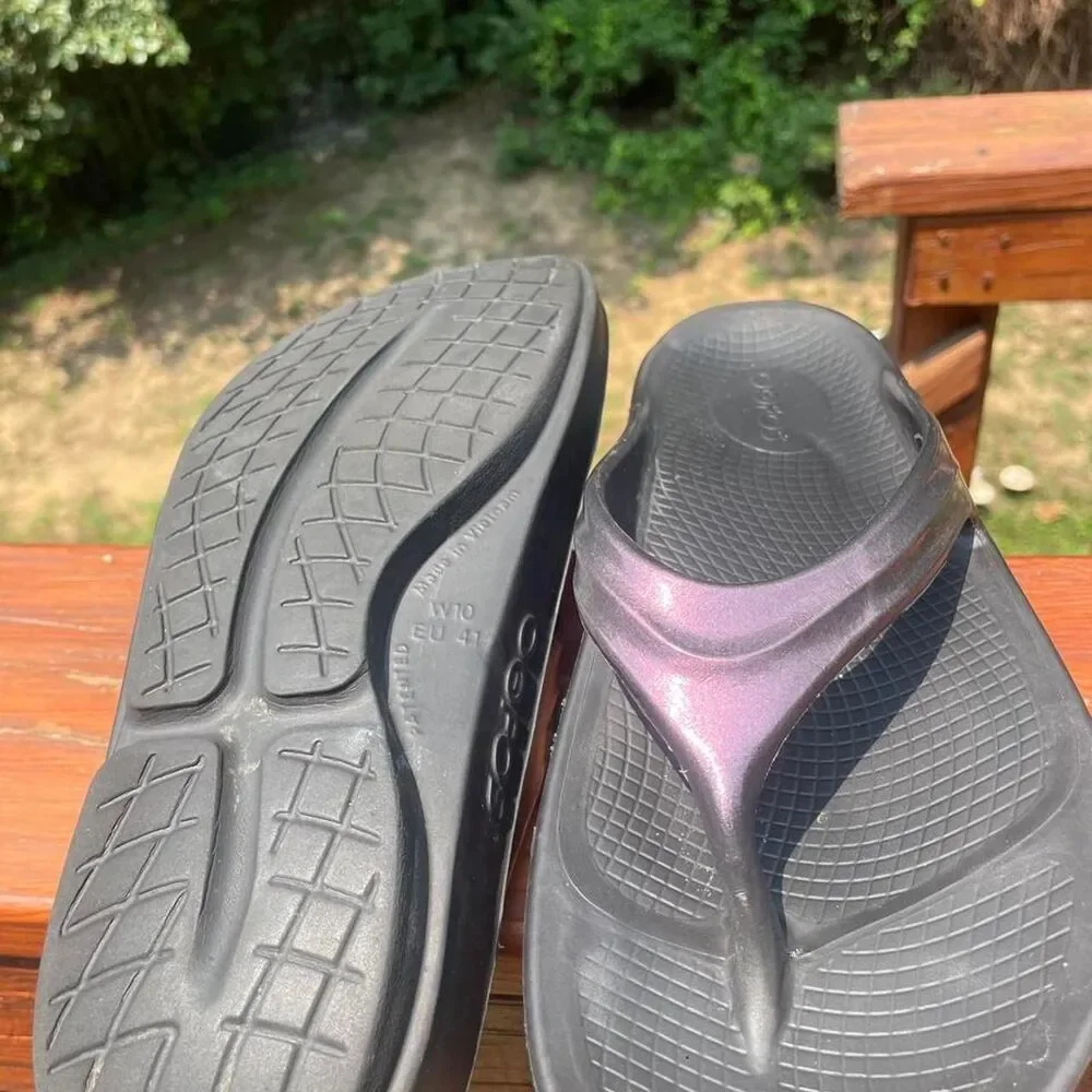 OOFOS women’s 10